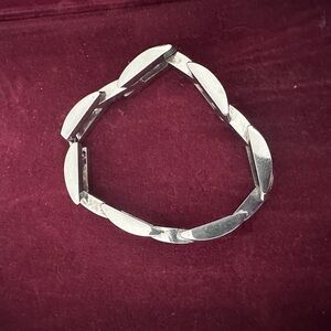 7 inch clasped sterling silver bracelet